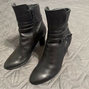 Ecco Elegant Black Leather Ankle Boots